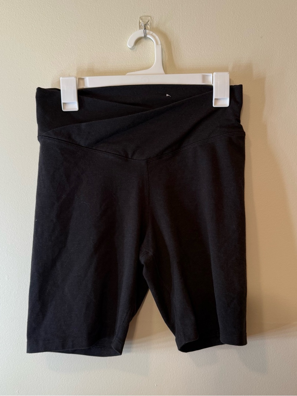 Old Navy Black High-Waist V-Crossover Bike Shorts